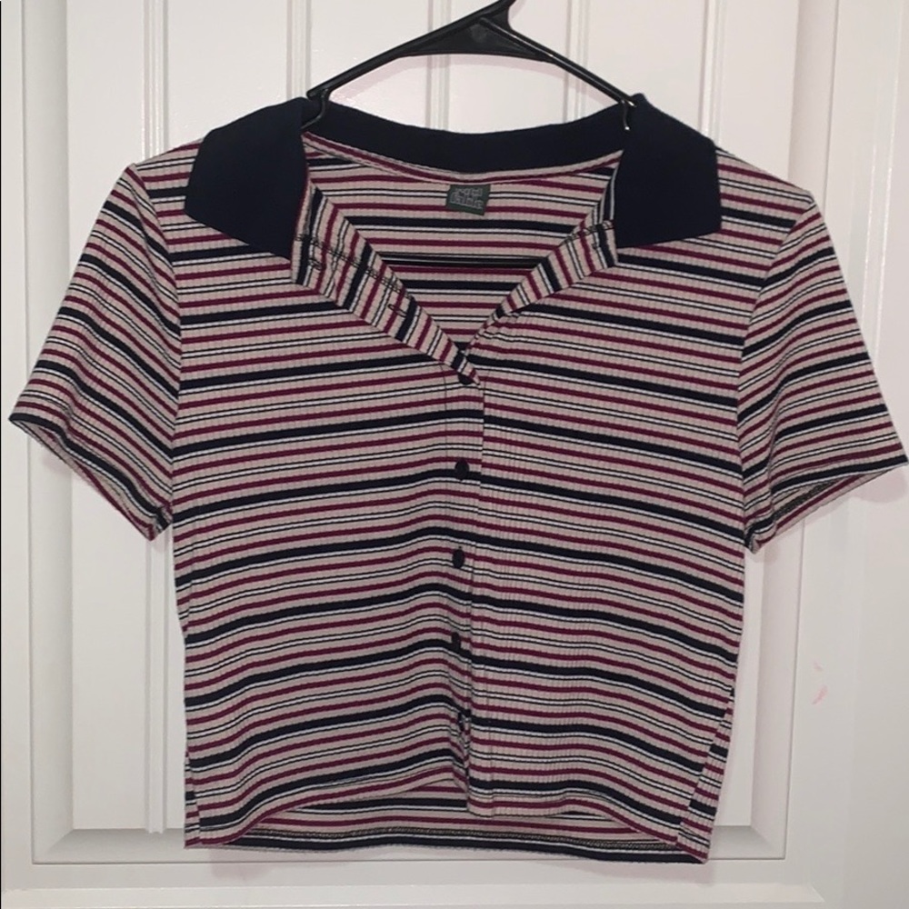 Super cute button up collared shirt